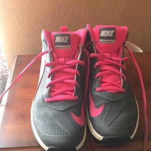 Women’s Nike Tennis shoes